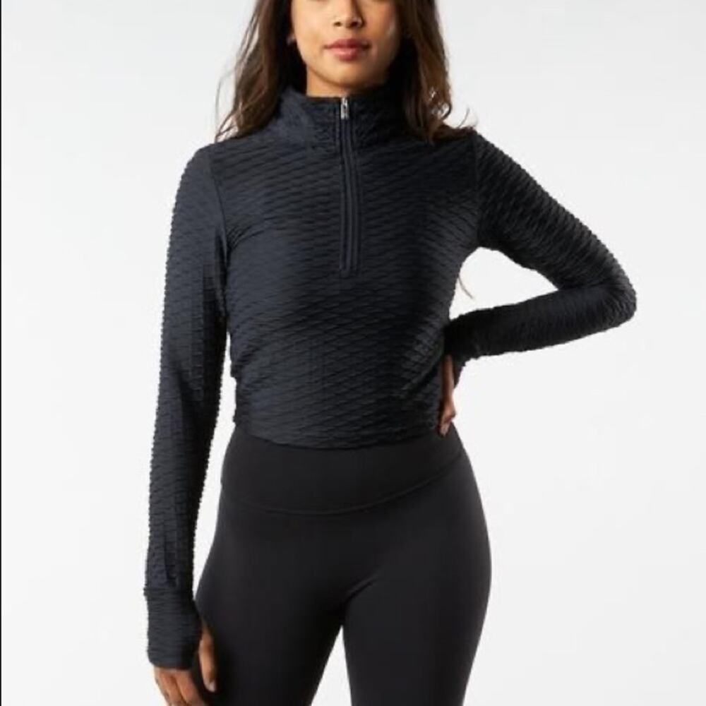 BUFFBUNNY Permafrost Pullover Black Cropped